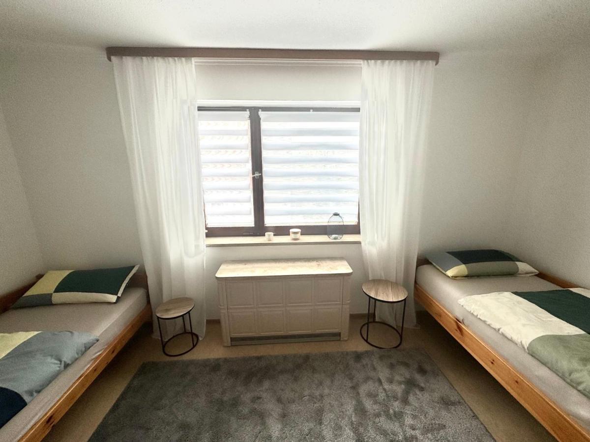 Schoenes, Friedliches Zimmer Apartamento Augsburg Exterior foto