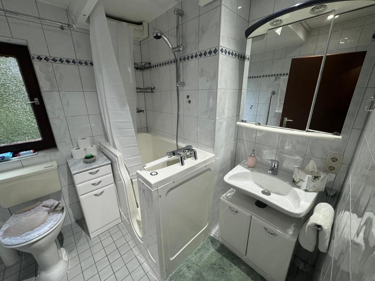 Schoenes, Friedliches Zimmer Apartamento Augsburg Exterior foto
